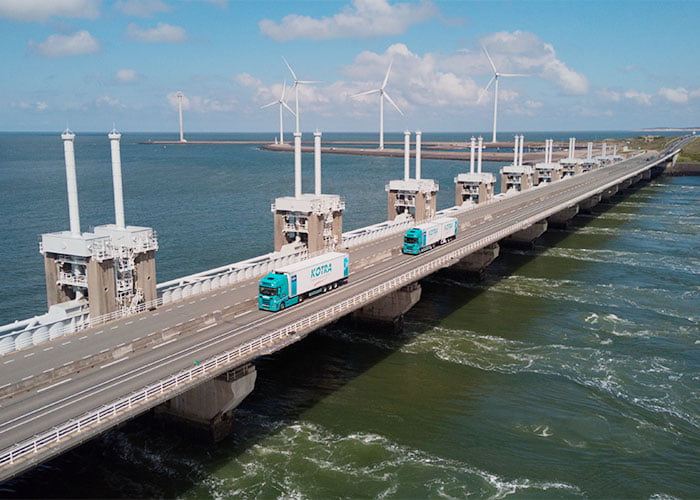 Kotra transport over de Oosterschelde